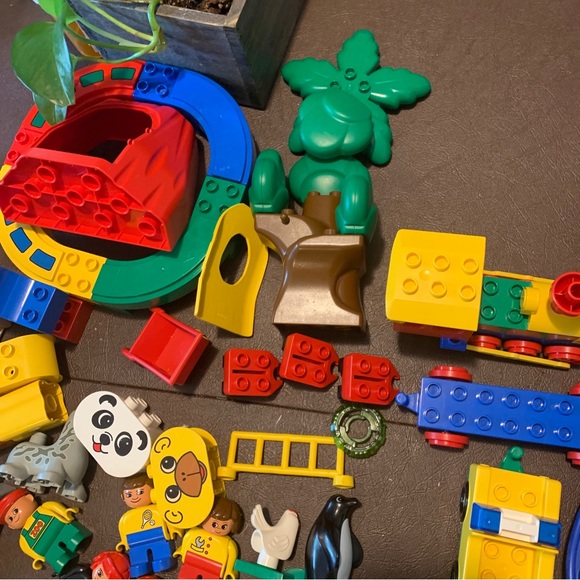 HUGE LOT OF VINTAGE LEGO BRANDED DUPLO BLOCKS Figures, Vehicles Blocks - Picture 4 of 11